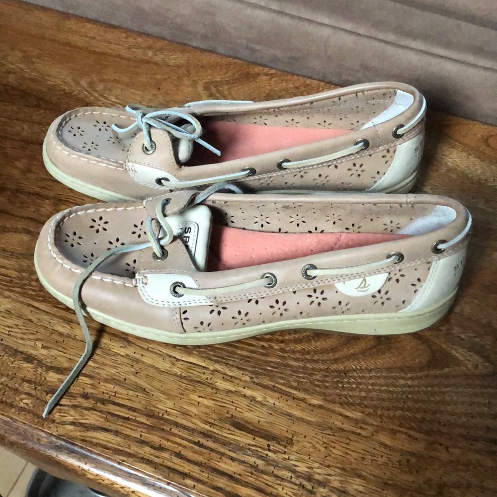 Woman’s sperry boat shoes size 10 NWOT